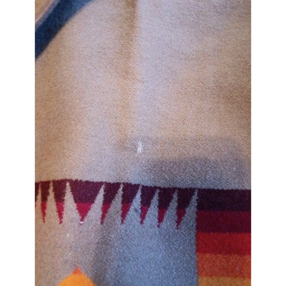 Vtg Wool Pendleton Beaver State Blanket Southwest Aztec Indian Theme 84 x 85 - Picture 11 of 11